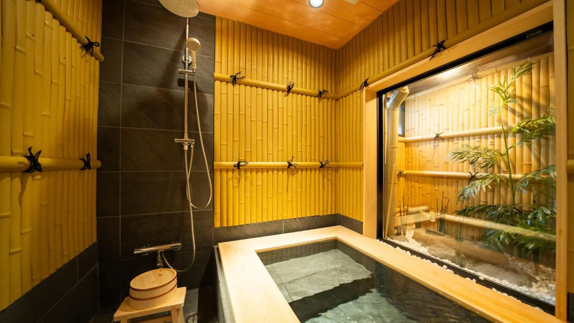 京町家 鯉白-Kyomachiya Rihaku Villa Kyoto 0*,  Japan